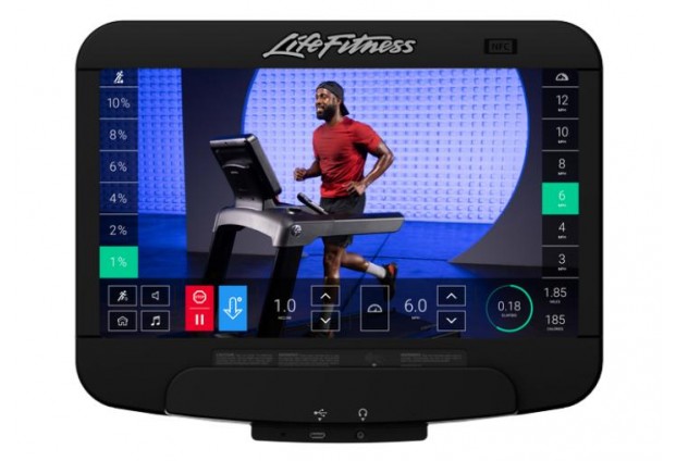 Бягаща пътека Life Fitness 95Т Elevation Series Discover SE3 HD на марката Life Fitness от вносител на полупрофесионални и професионални фитнес уреди и аксесоари PulseGymShop.bg