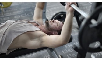 6 най-добри упражнения за помпане на гърди