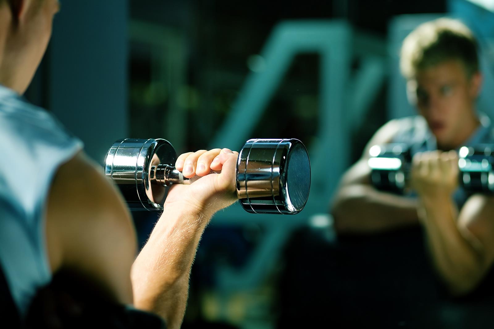 За начало е добре бодибилдинг тренировките да са по-рядко, за да има време за възстановяване на мускулите след тренировка.